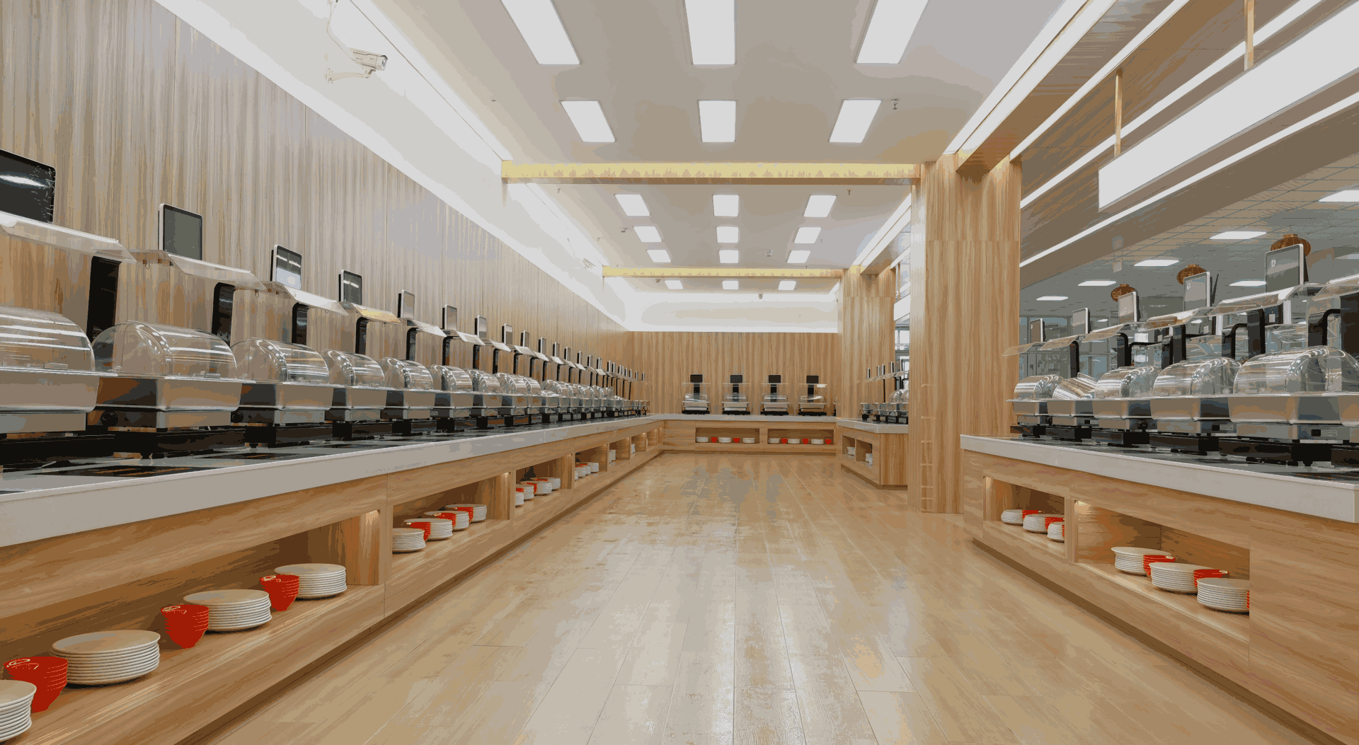 关键词：明厨亮灶，智慧食堂取餐区，深圳市武智科技，智能餐饮空间;描述：深圳市武智科技打造的明厨亮灶智慧食堂取餐区，展现整洁有序、科技感十足的智能餐饮空间场景