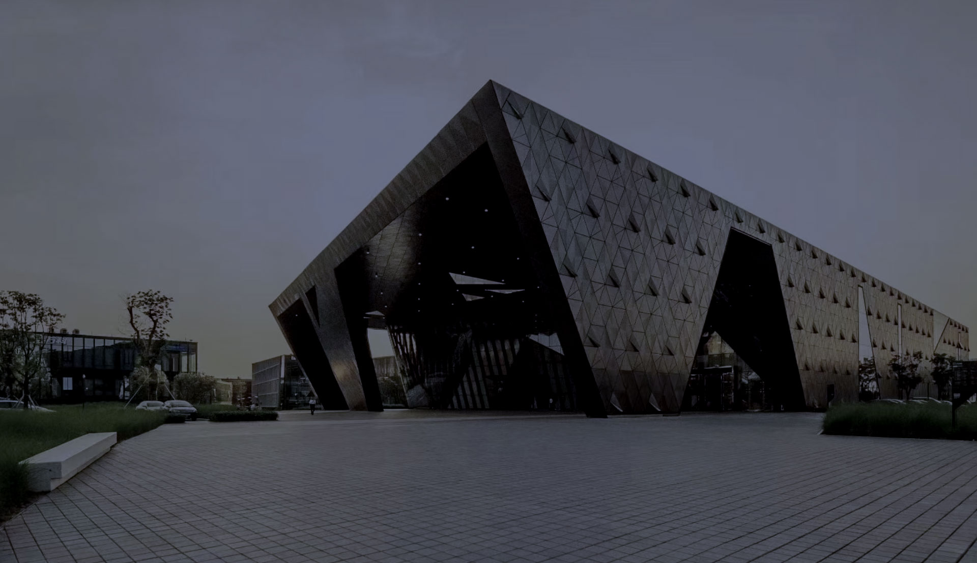 智慧楼宇 武智科技 智慧会议室所在建筑 科技感办公场景载体;描述：武智科技智慧会议室所处的智慧楼宇，以现代几何造型传递科技感，为智慧办公场景提供载体。